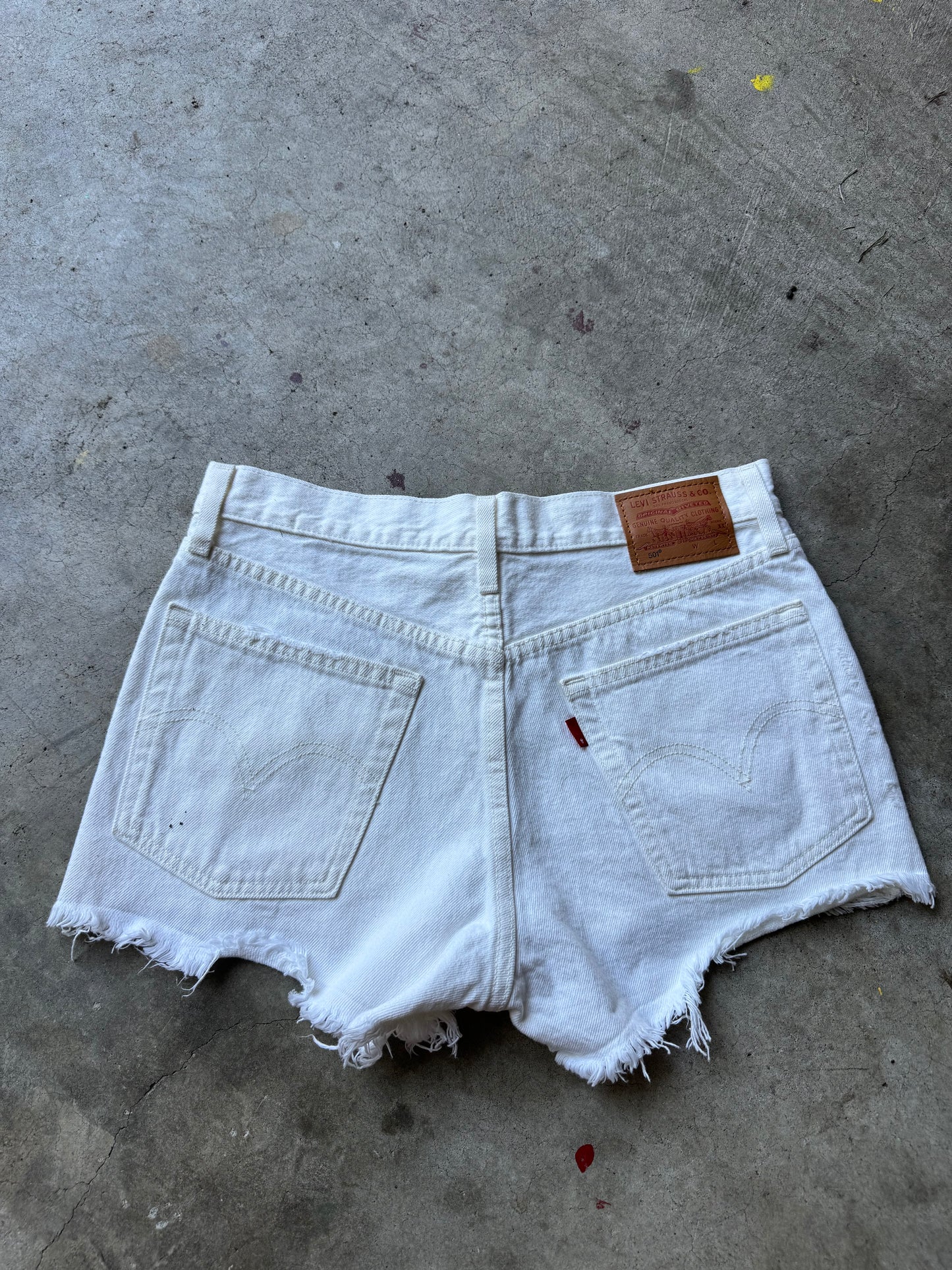 White Levi’s shorts