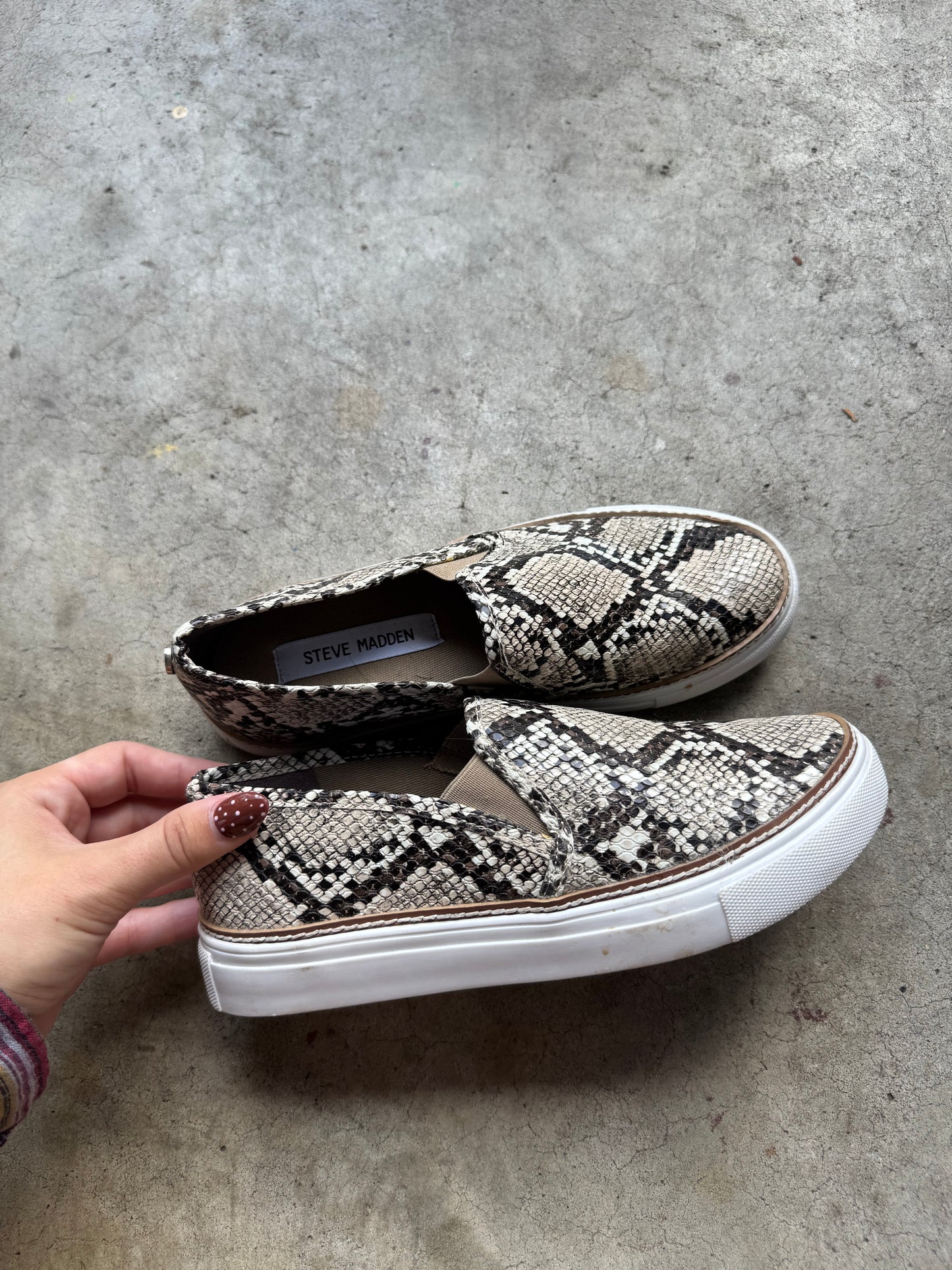 Steve Madden slip ons