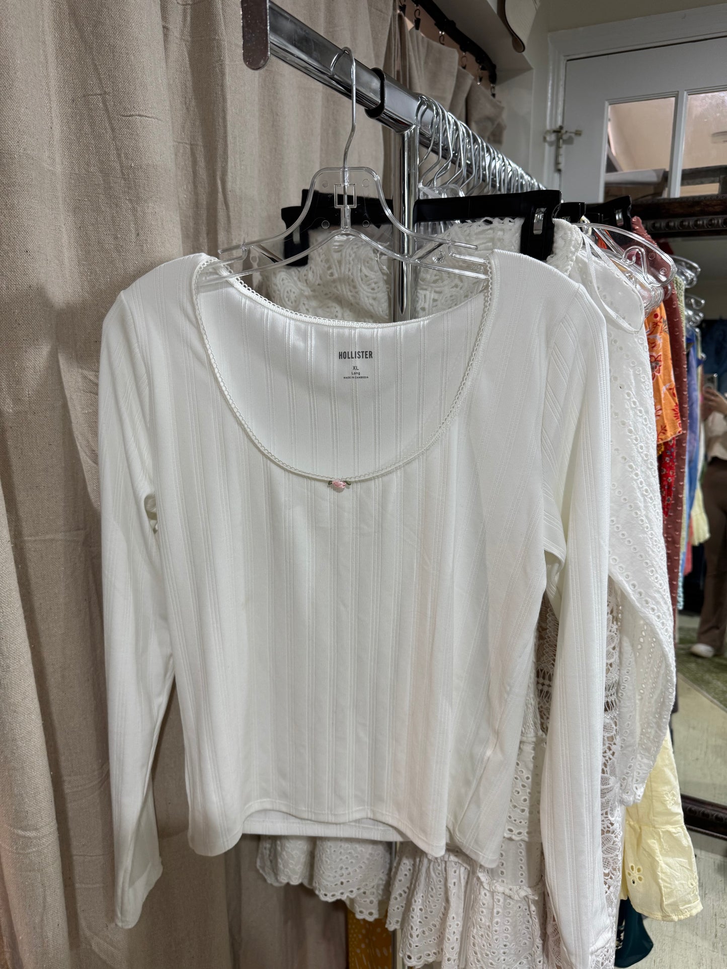 Hollister tee