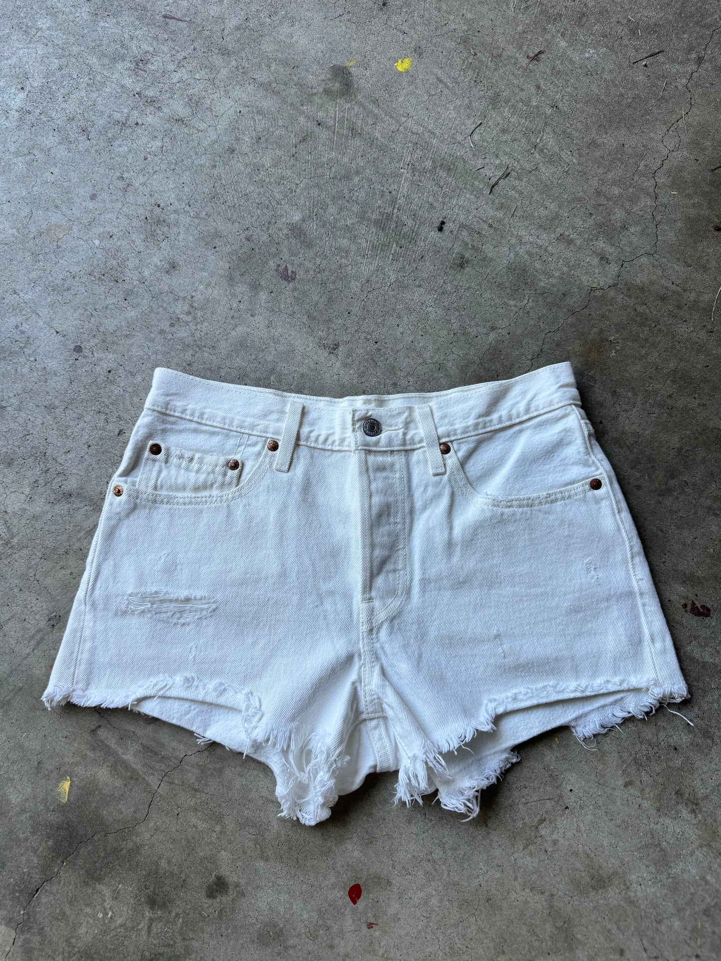 White Levi’s shorts