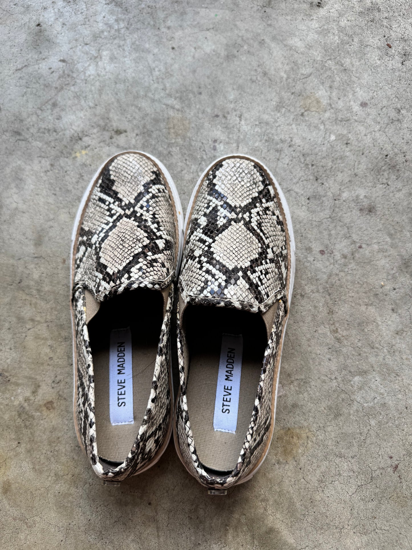 Steve Madden slip ons