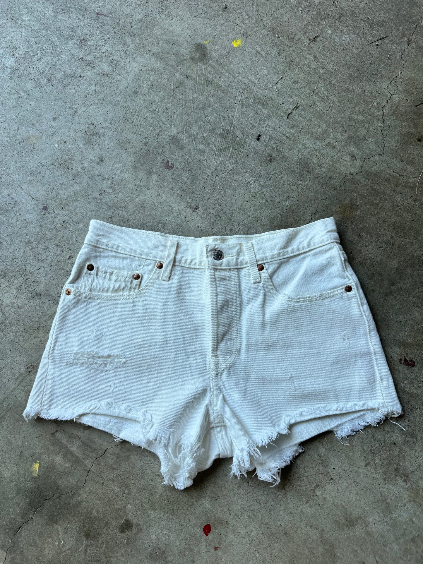 White Levi’s shorts