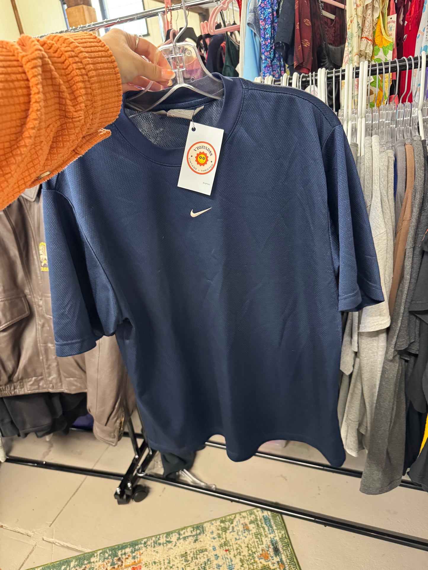 Nike middle swoosh tee