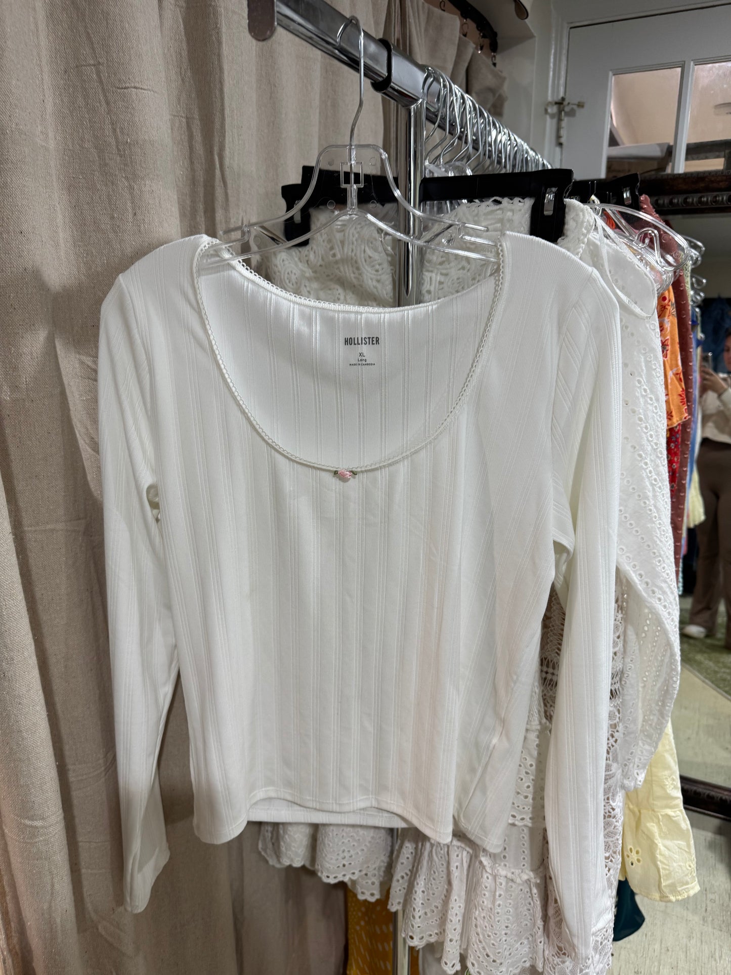 Hollister tee