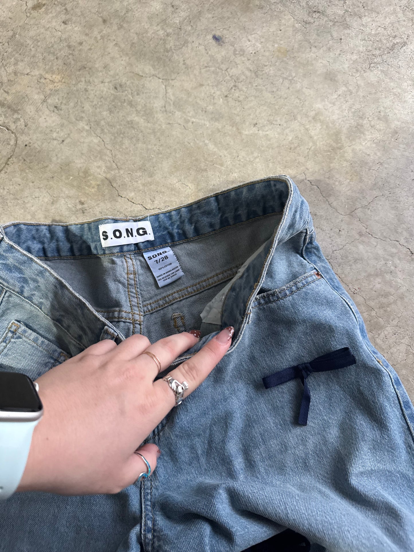 Bow jeans