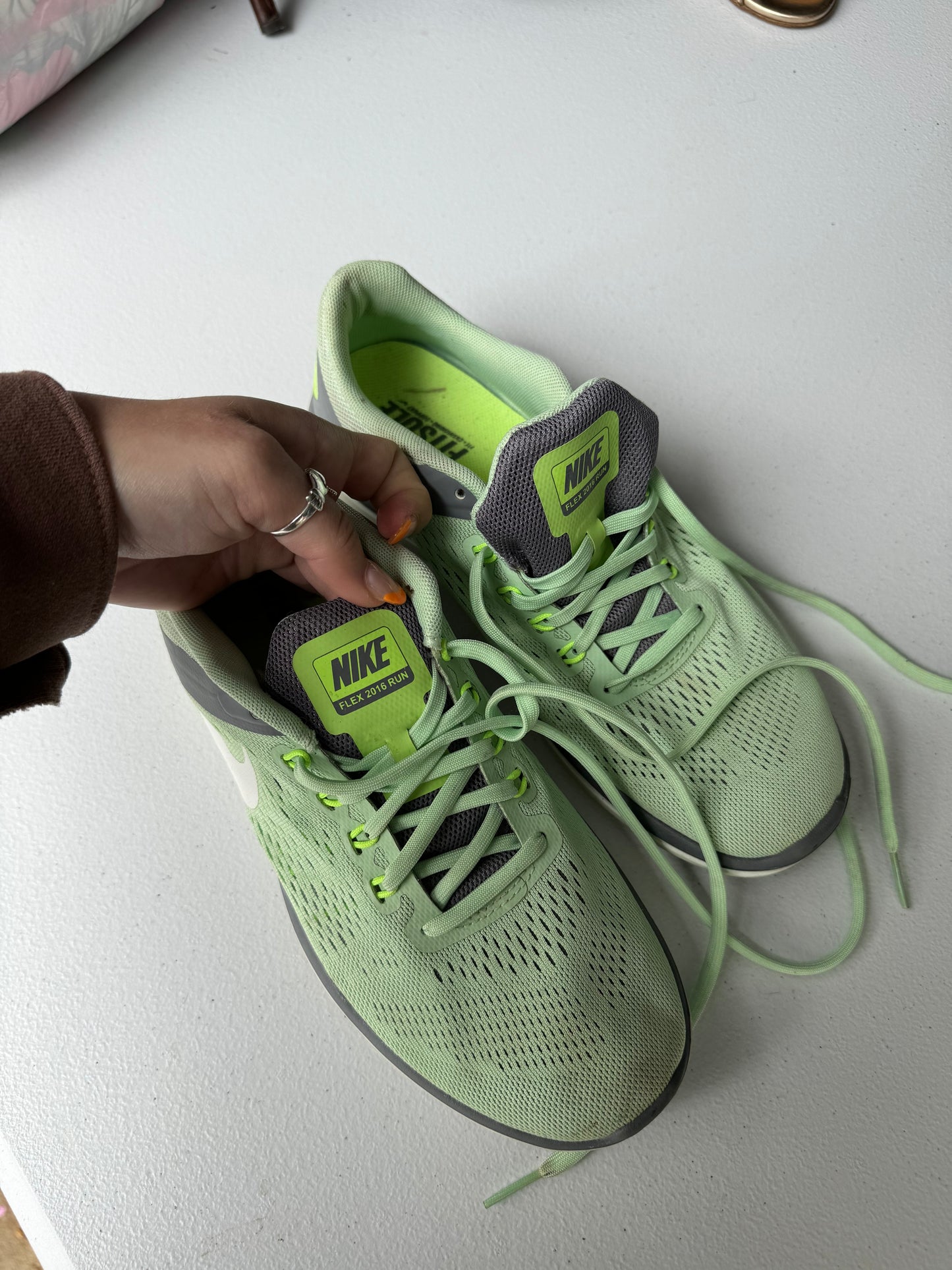 Nike mint green shoes