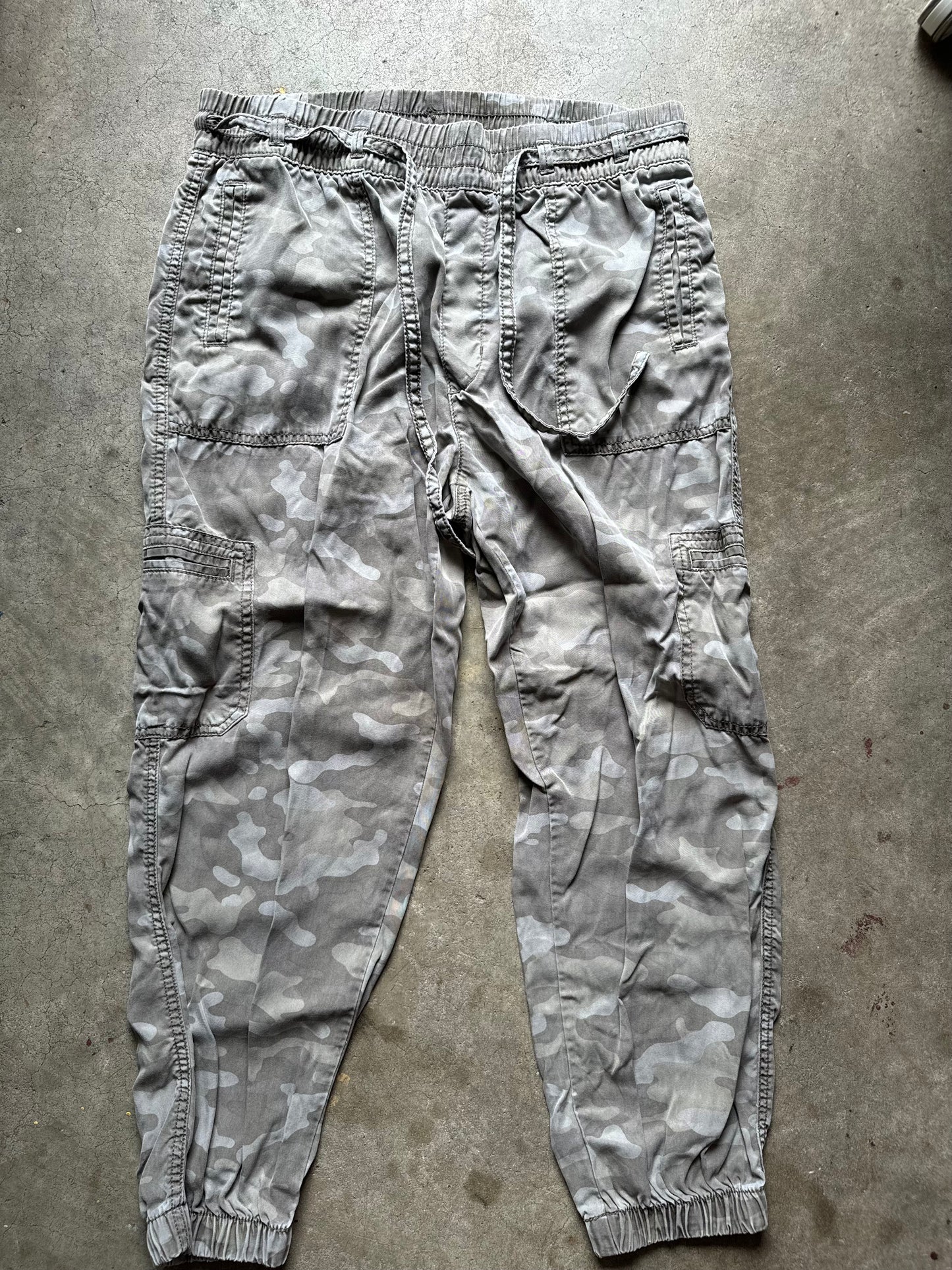 AE cargo camo pants