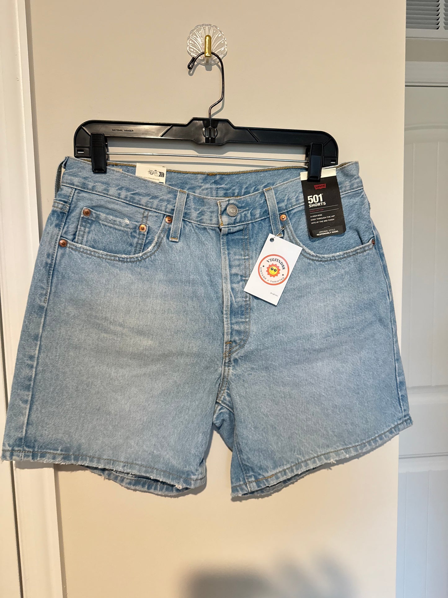 New Levi Shorts sz 31