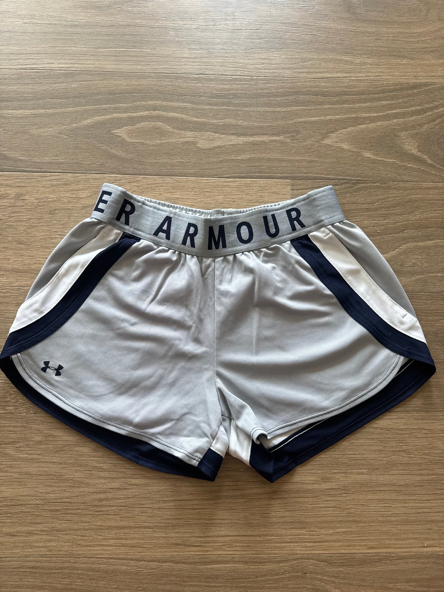 Under Armour shorts small