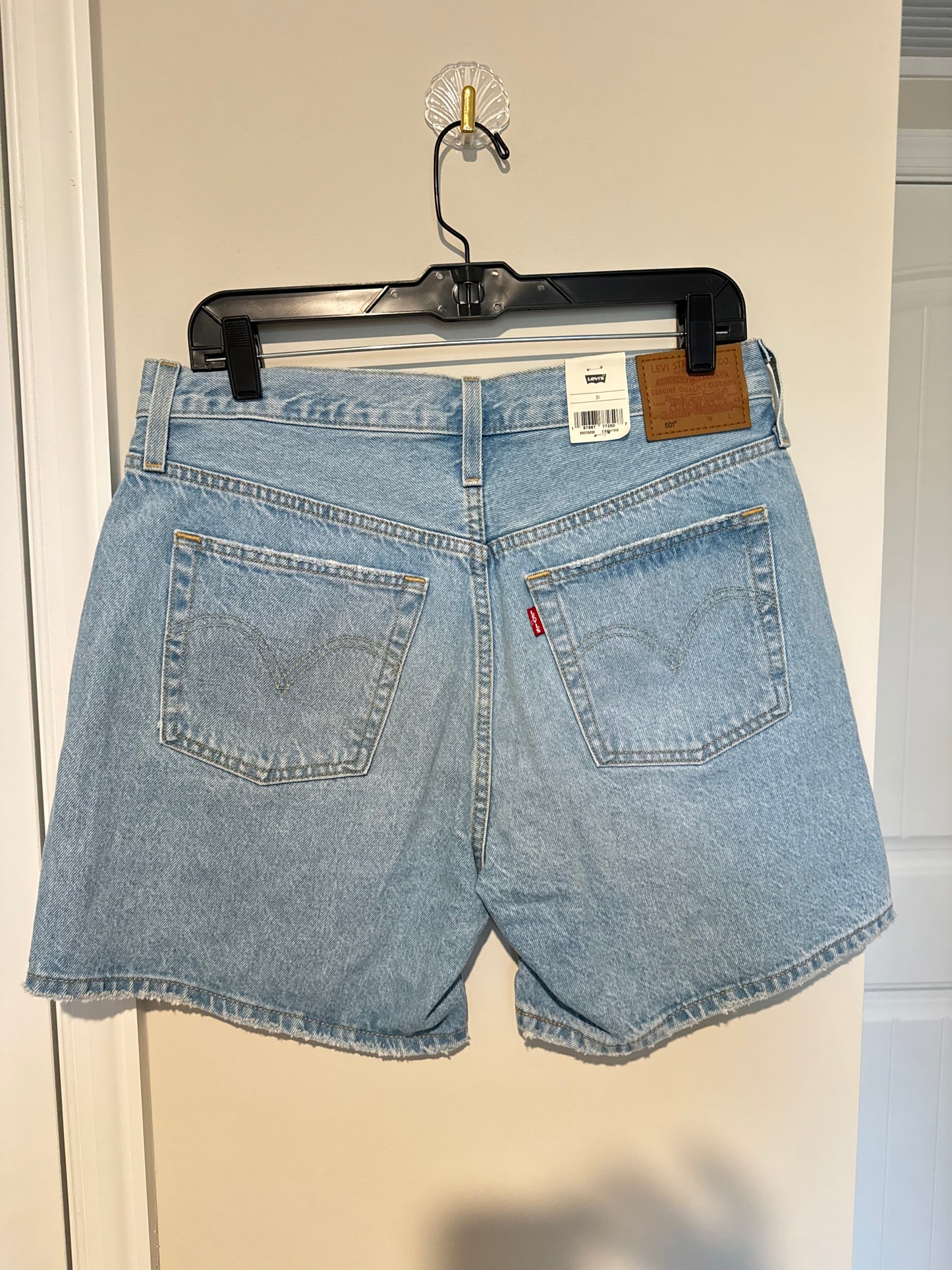 New Levi Shorts sz 31