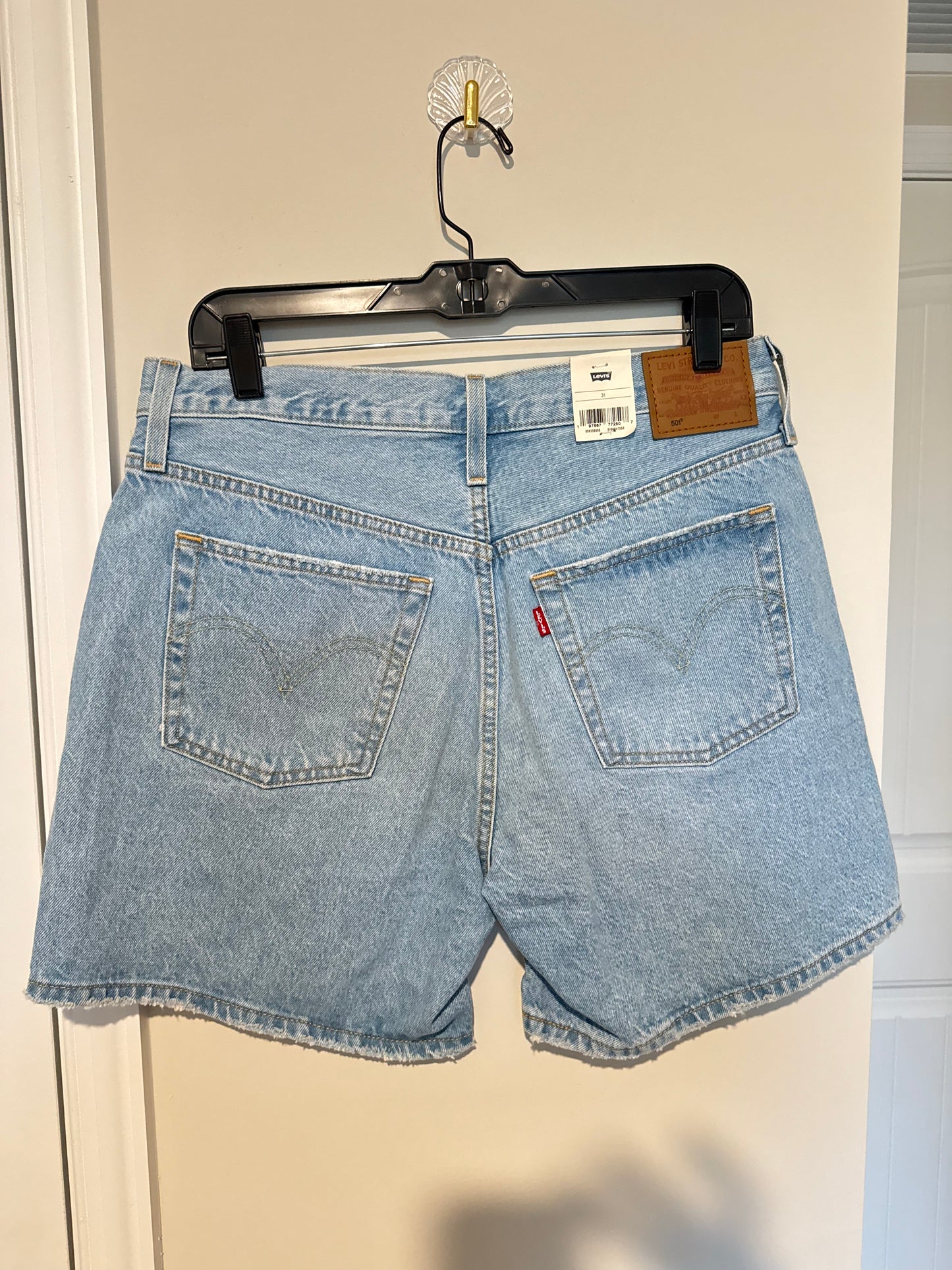 New Levi Shorts sz 31