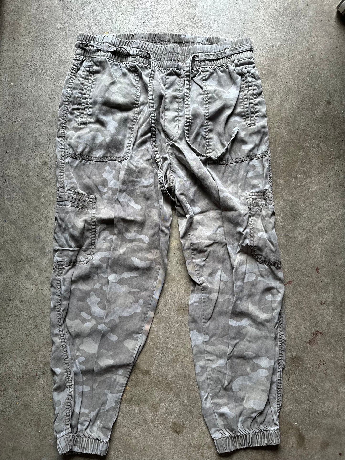 AE cargo camo pants