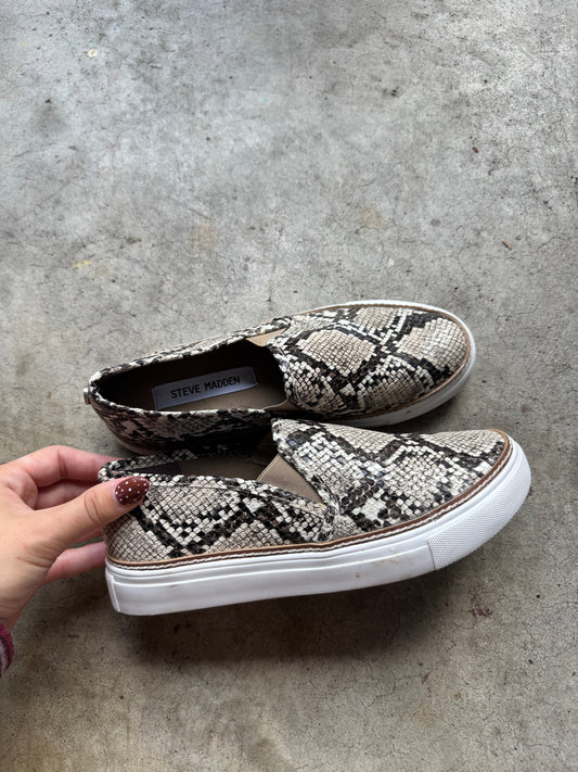 Steve Madden slip ons
