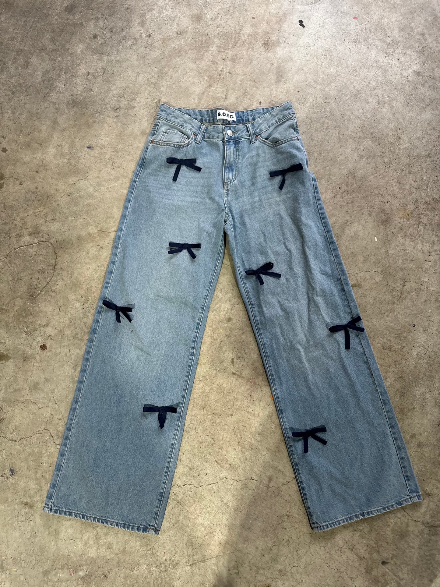 Bow jeans