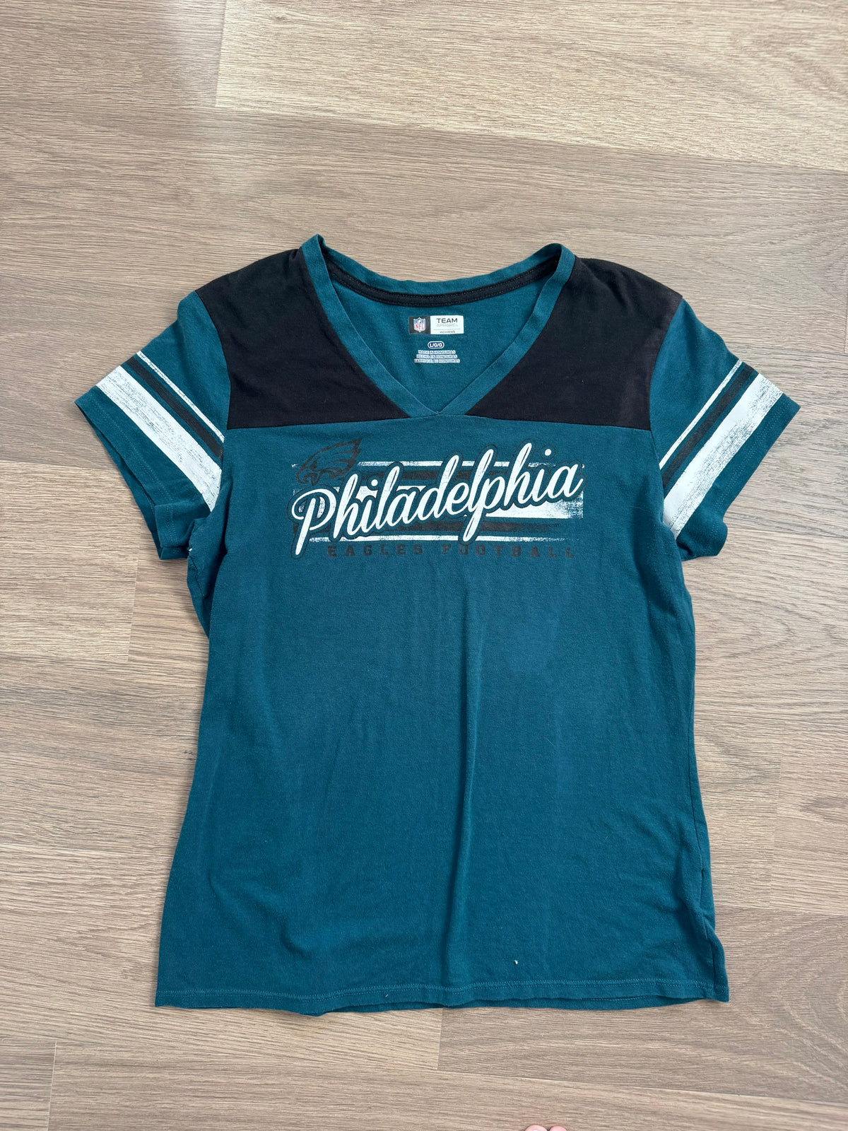 Eagles V neck sz large