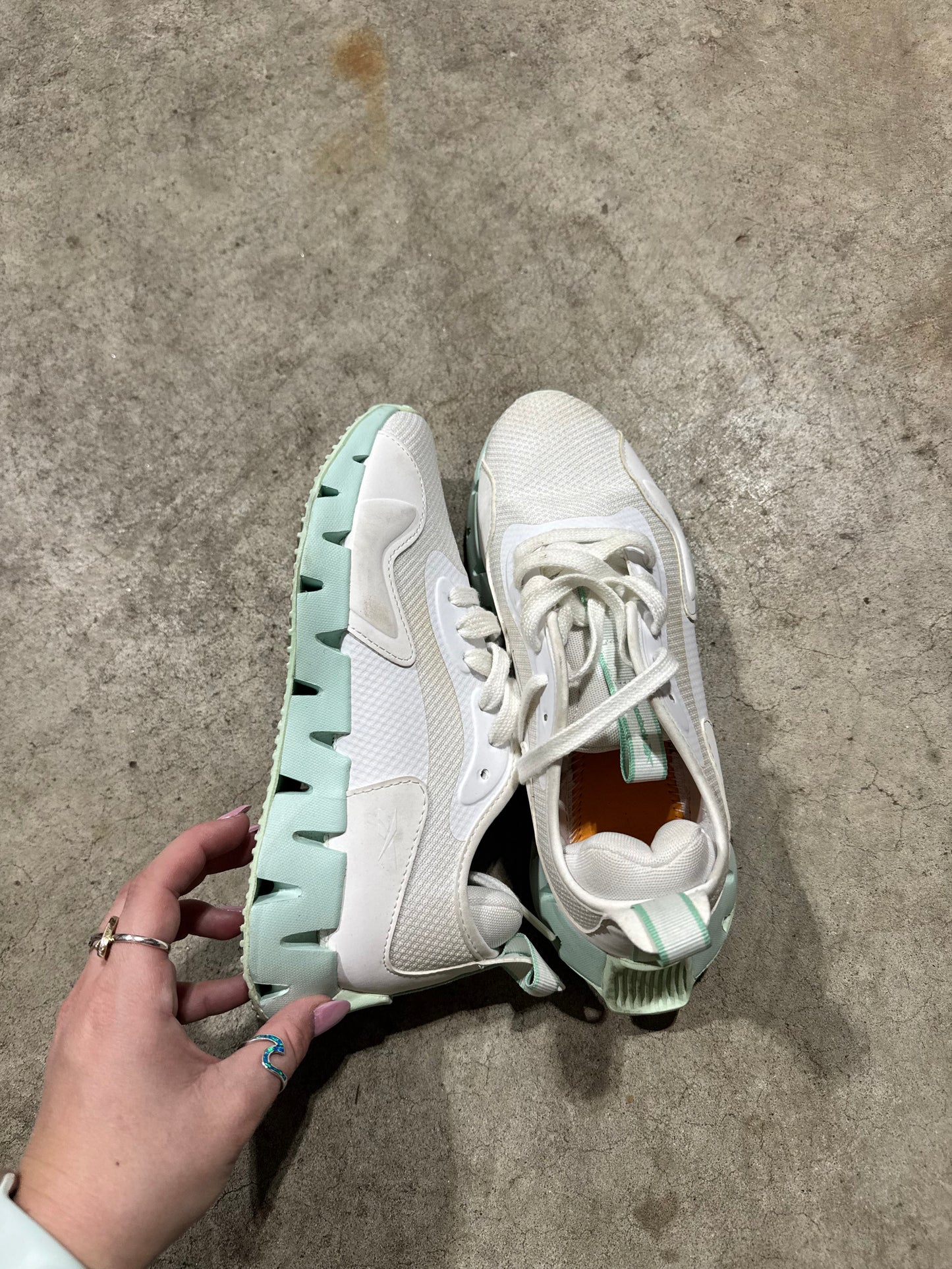 Reebok Sneakers