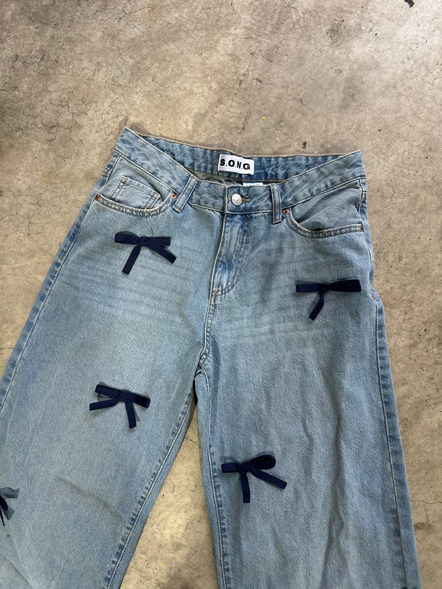 Bow jeans