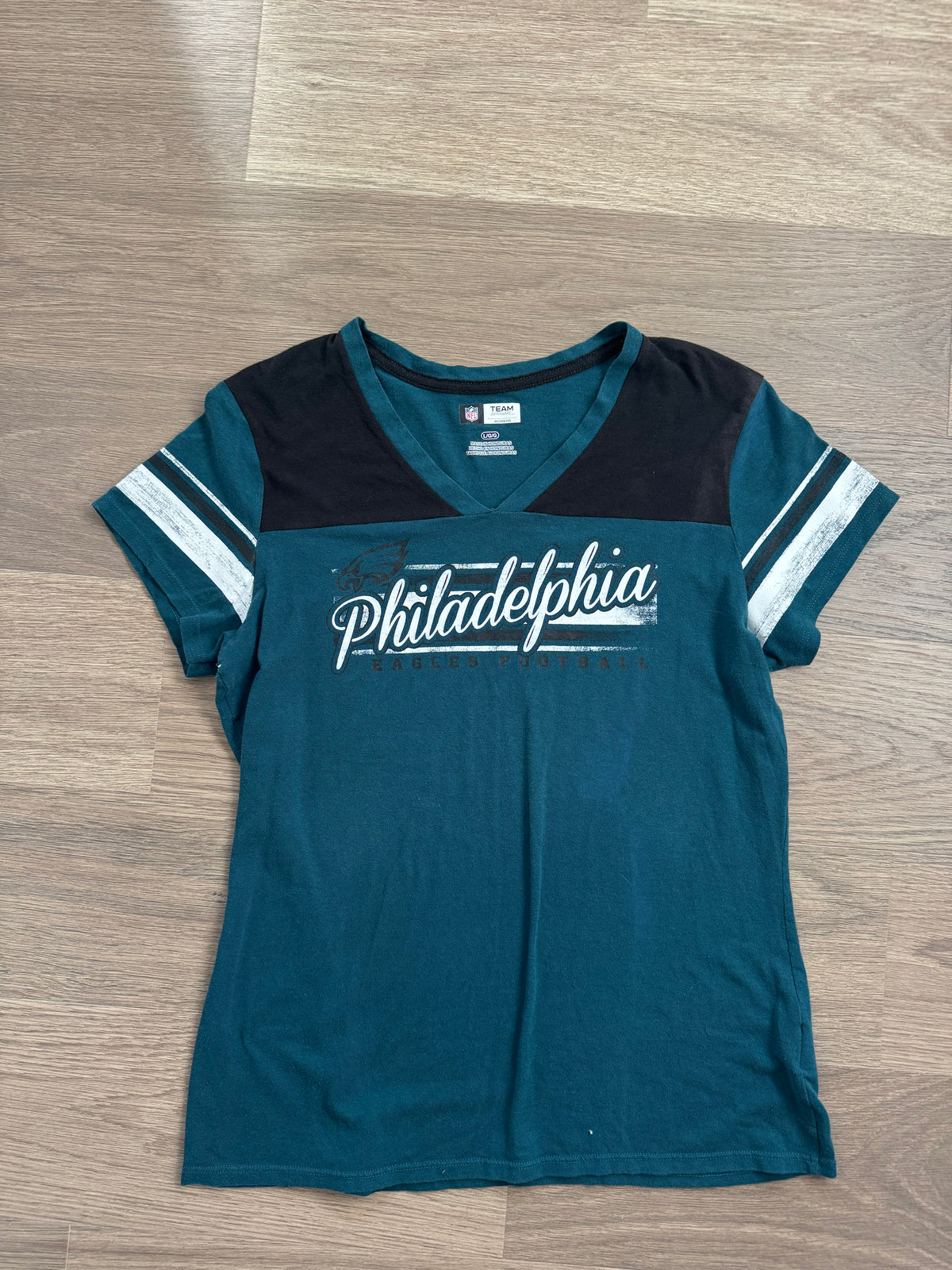 Eagles V neck sz large