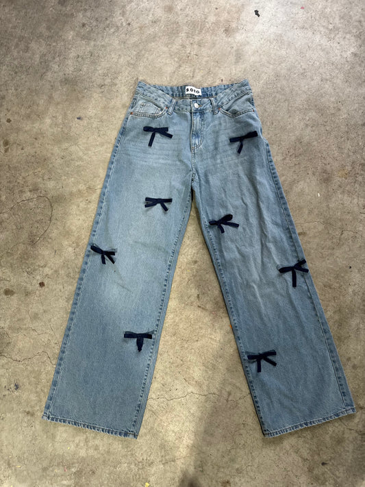 Bow jeans